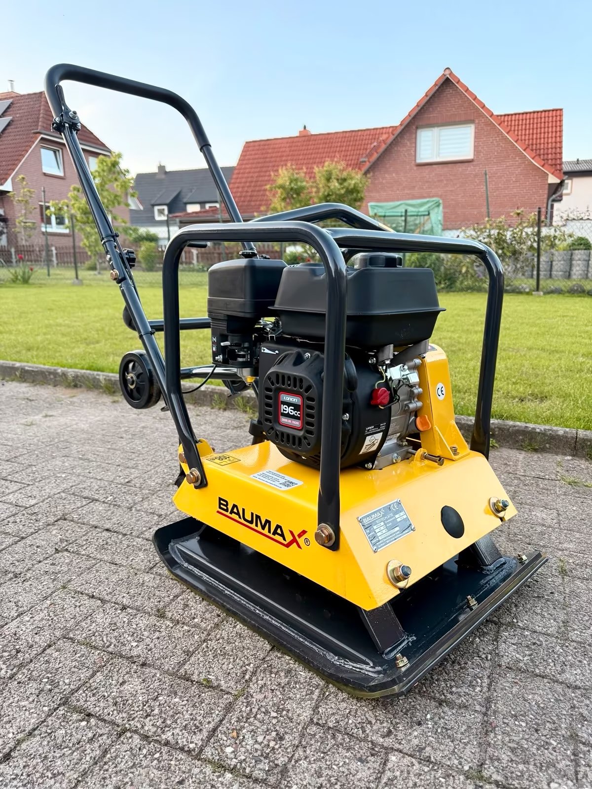 BAUMAX VP16/44 Rüttelplatte von Fehrmann Home & More, mietbar im Raum Kiel